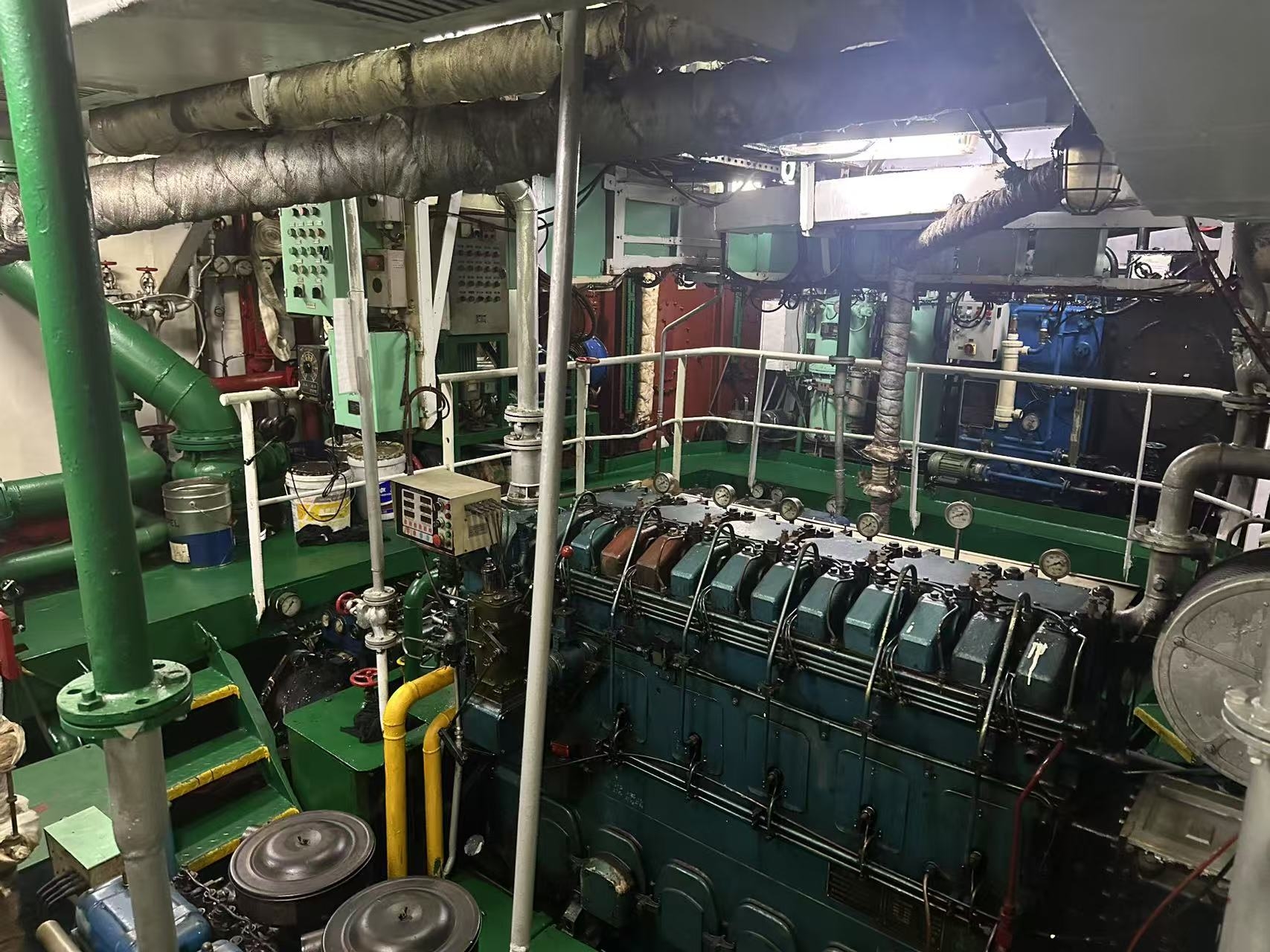 出售833吨成品油船