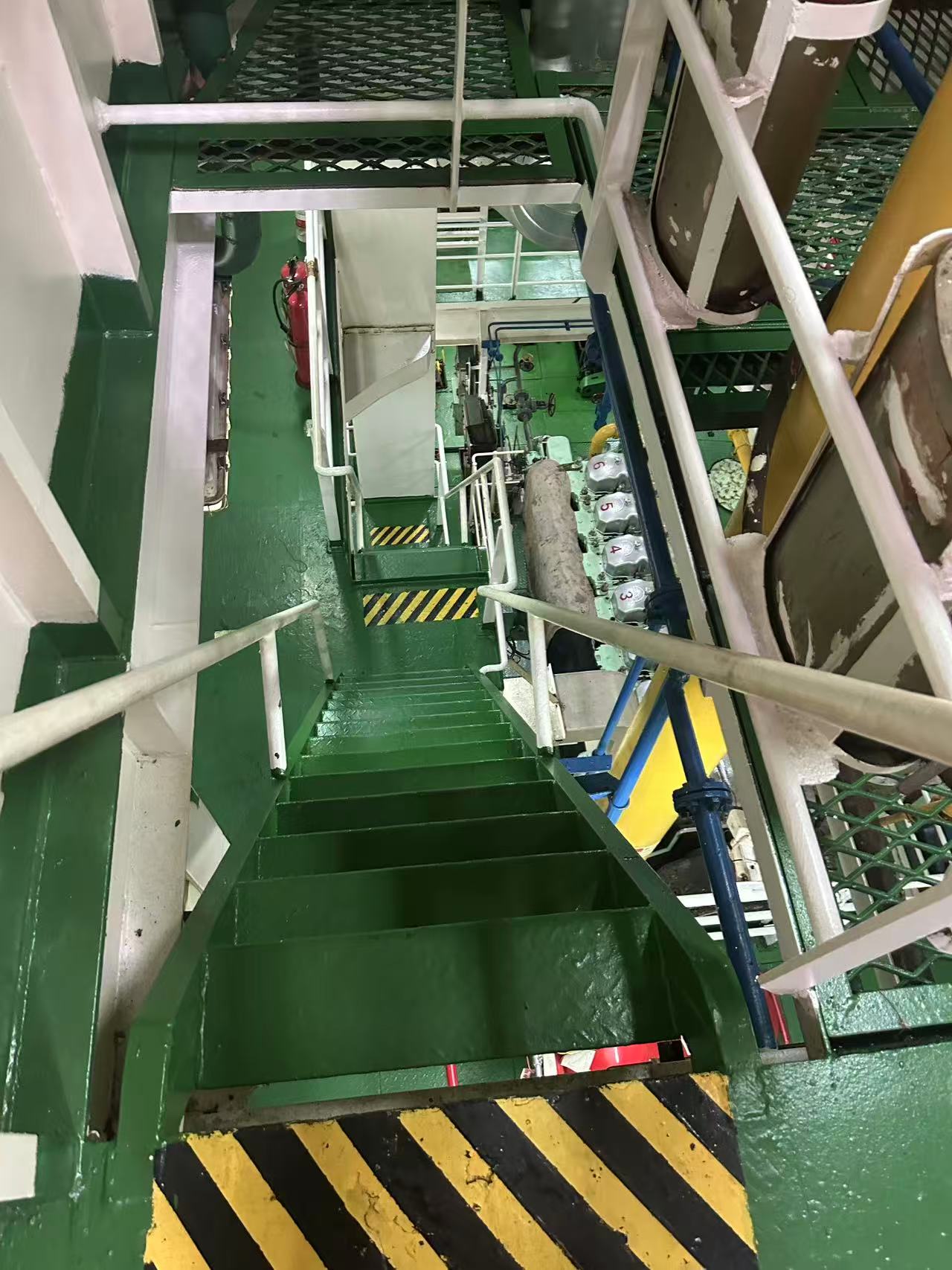 出售10500吨成品油船