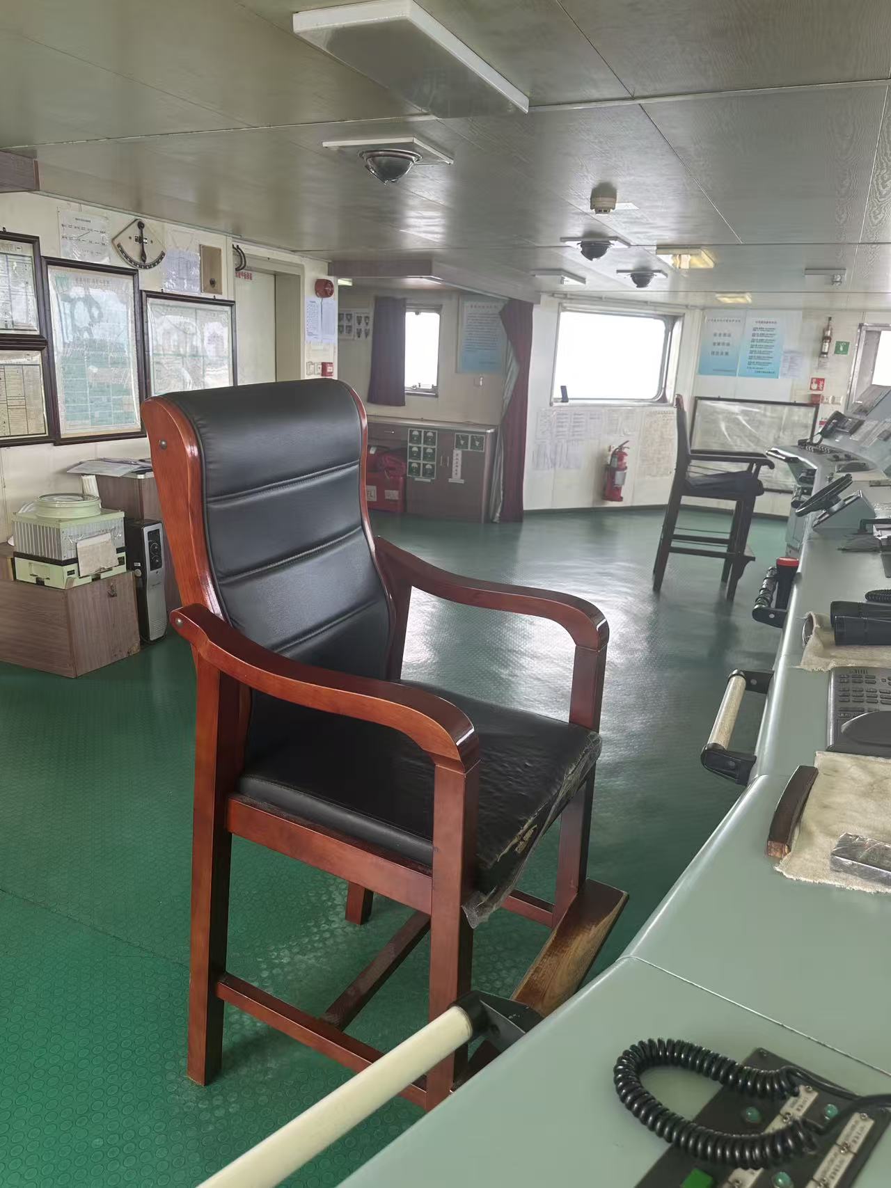 出售10500吨成品油船