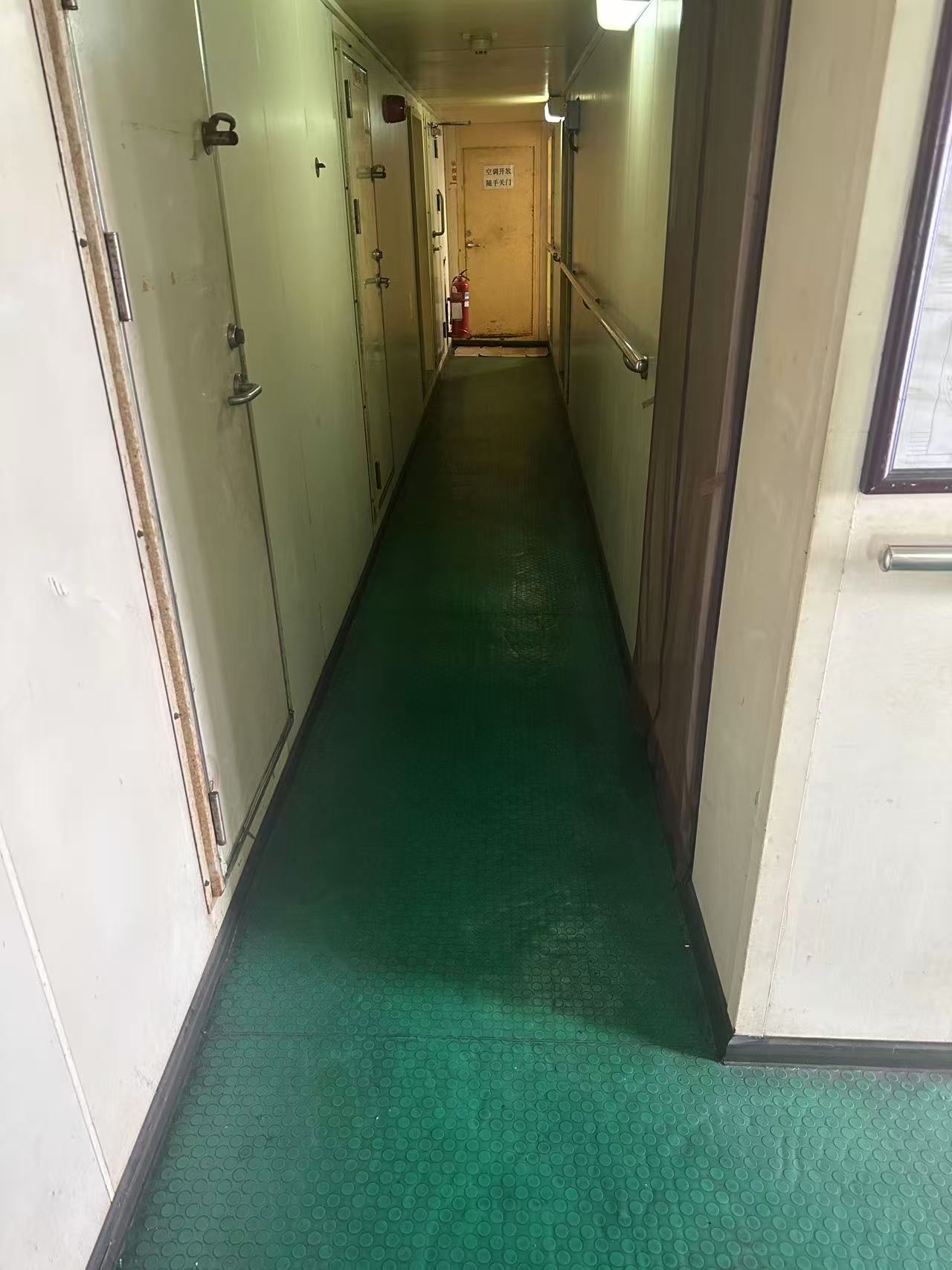 出售10500吨成品油船