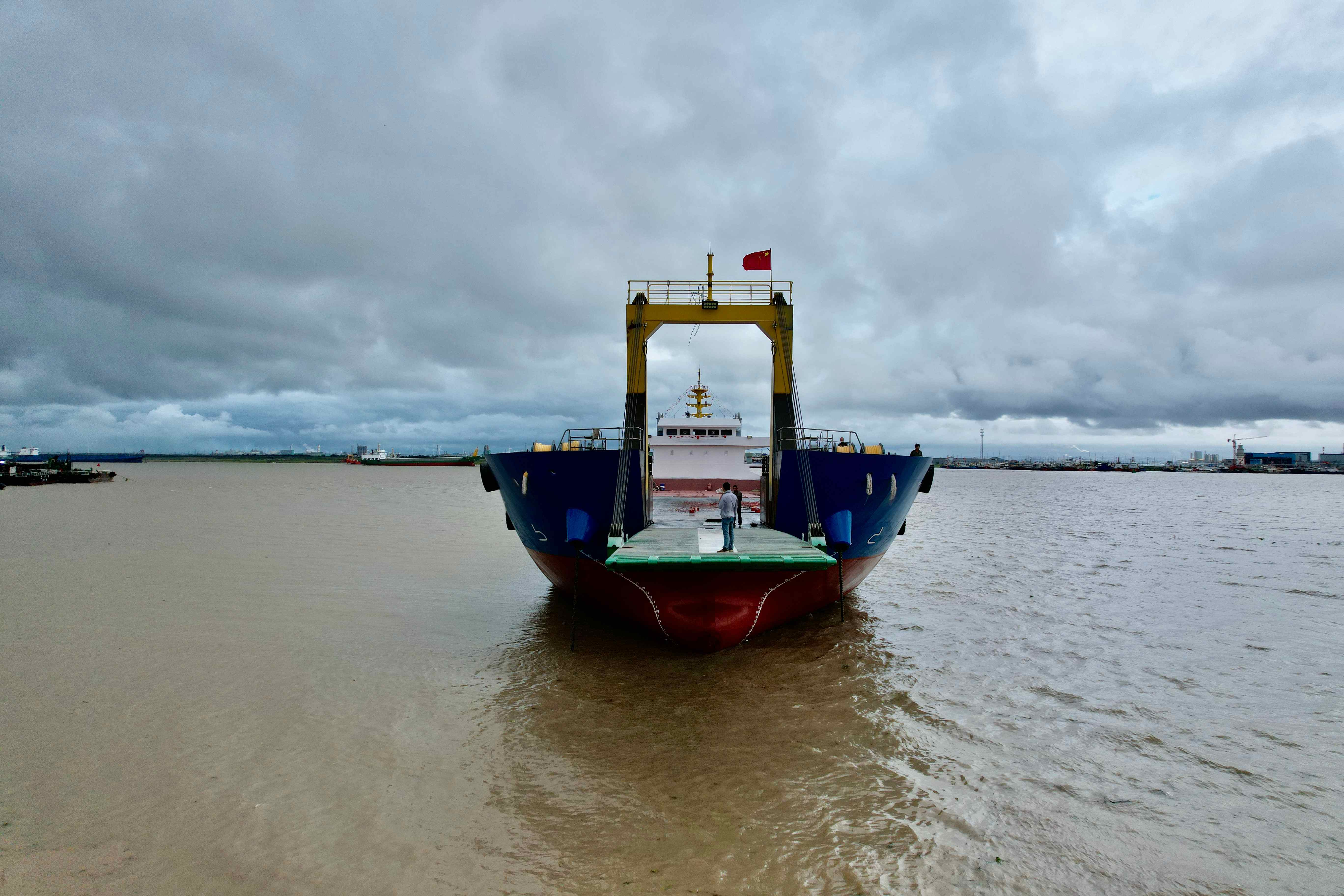 出售5150吨甲板货驳