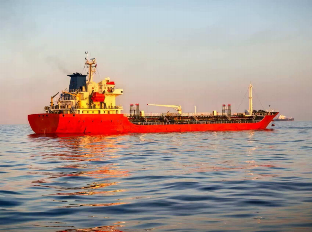 出售7500吨成品油船