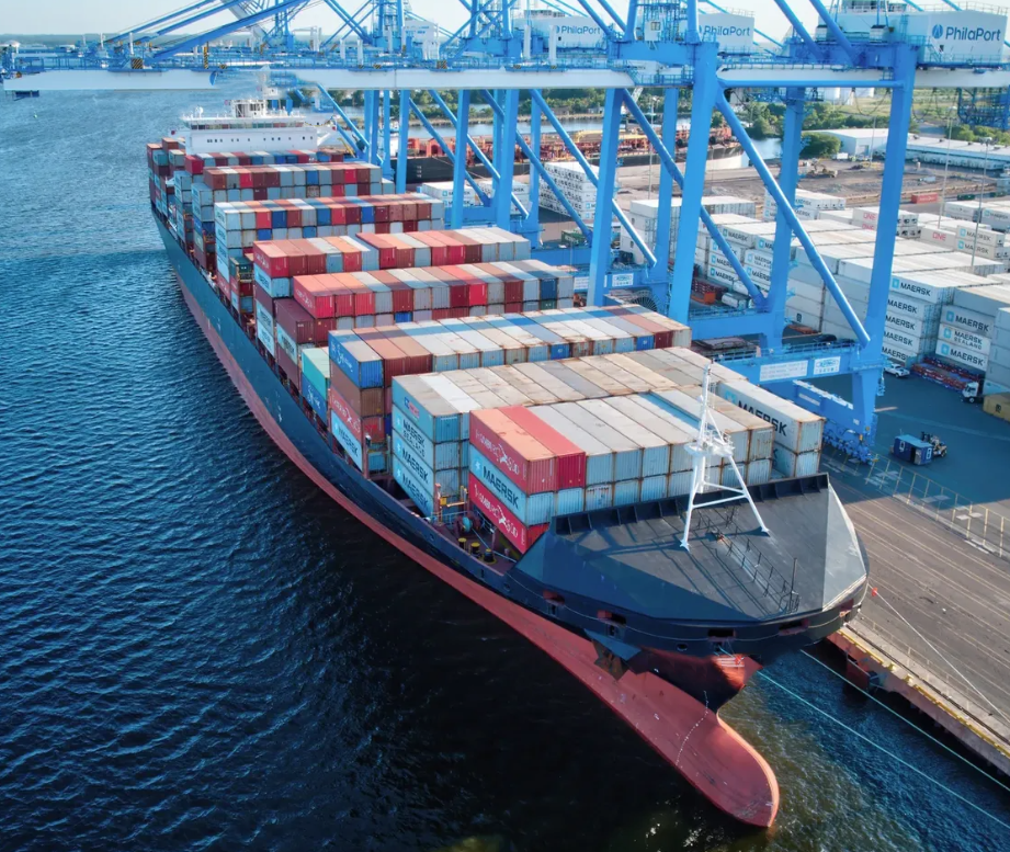 出售4896箱集装箱船