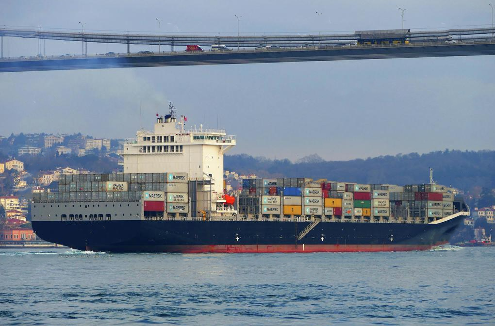 出售4896箱集装箱船