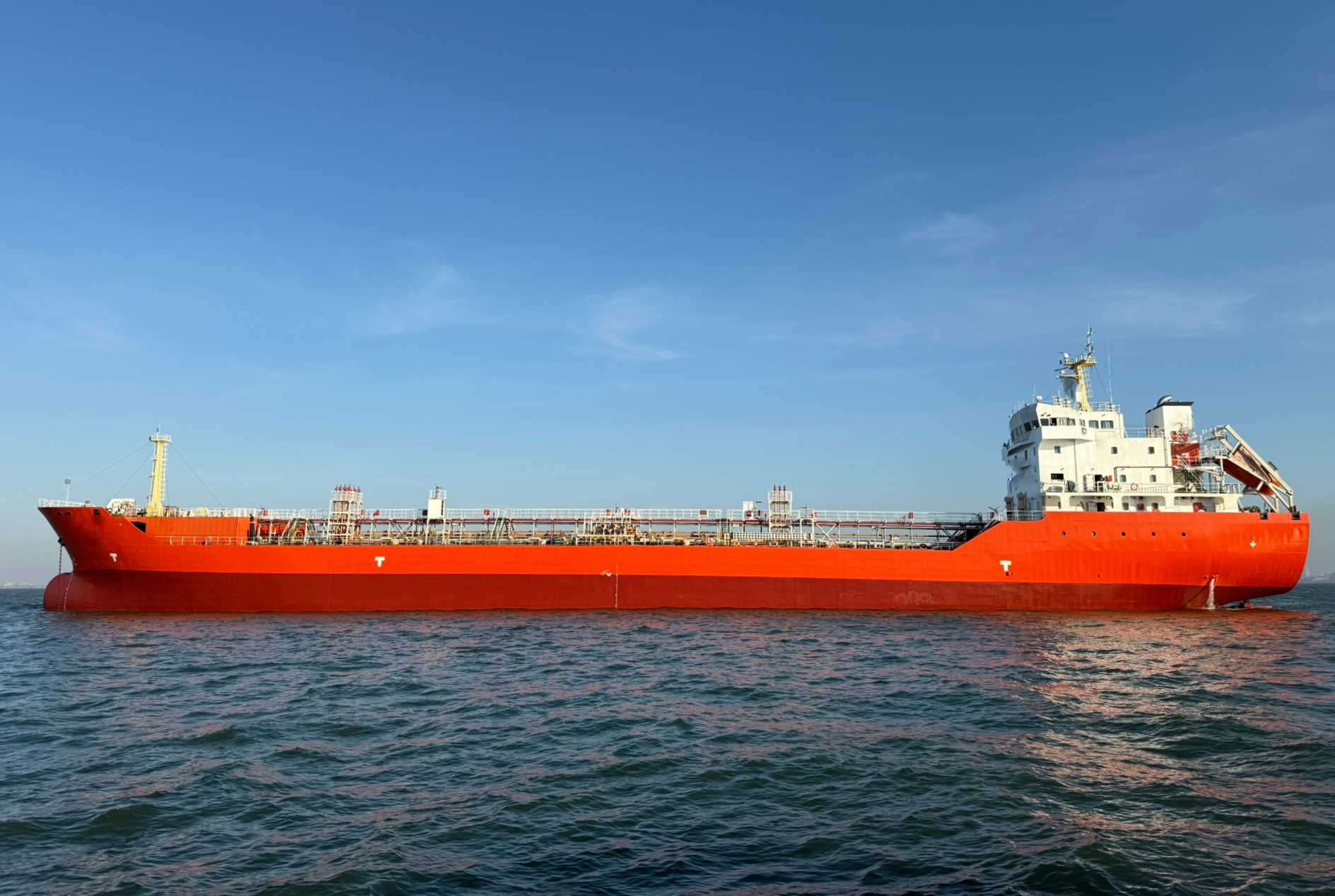 出售11587吨成品油船