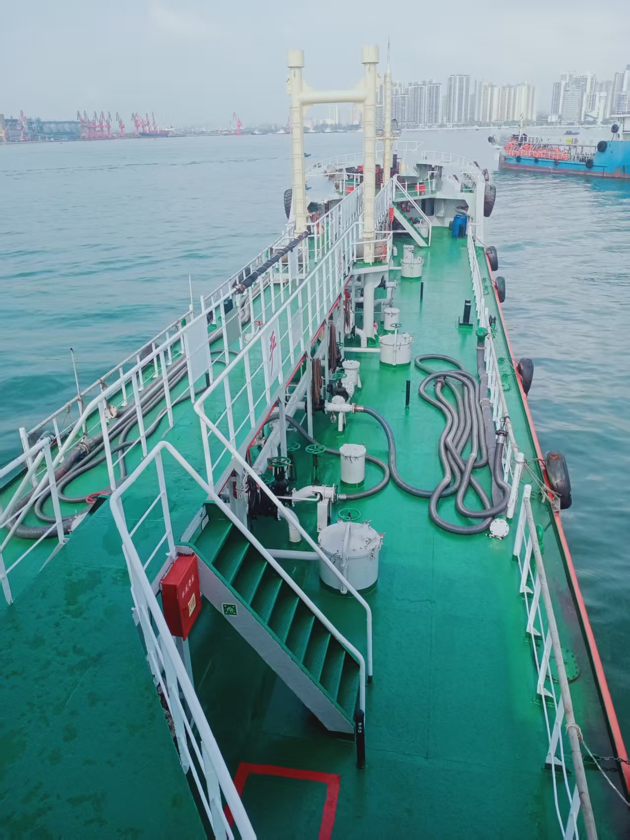 出售945吨成品油船