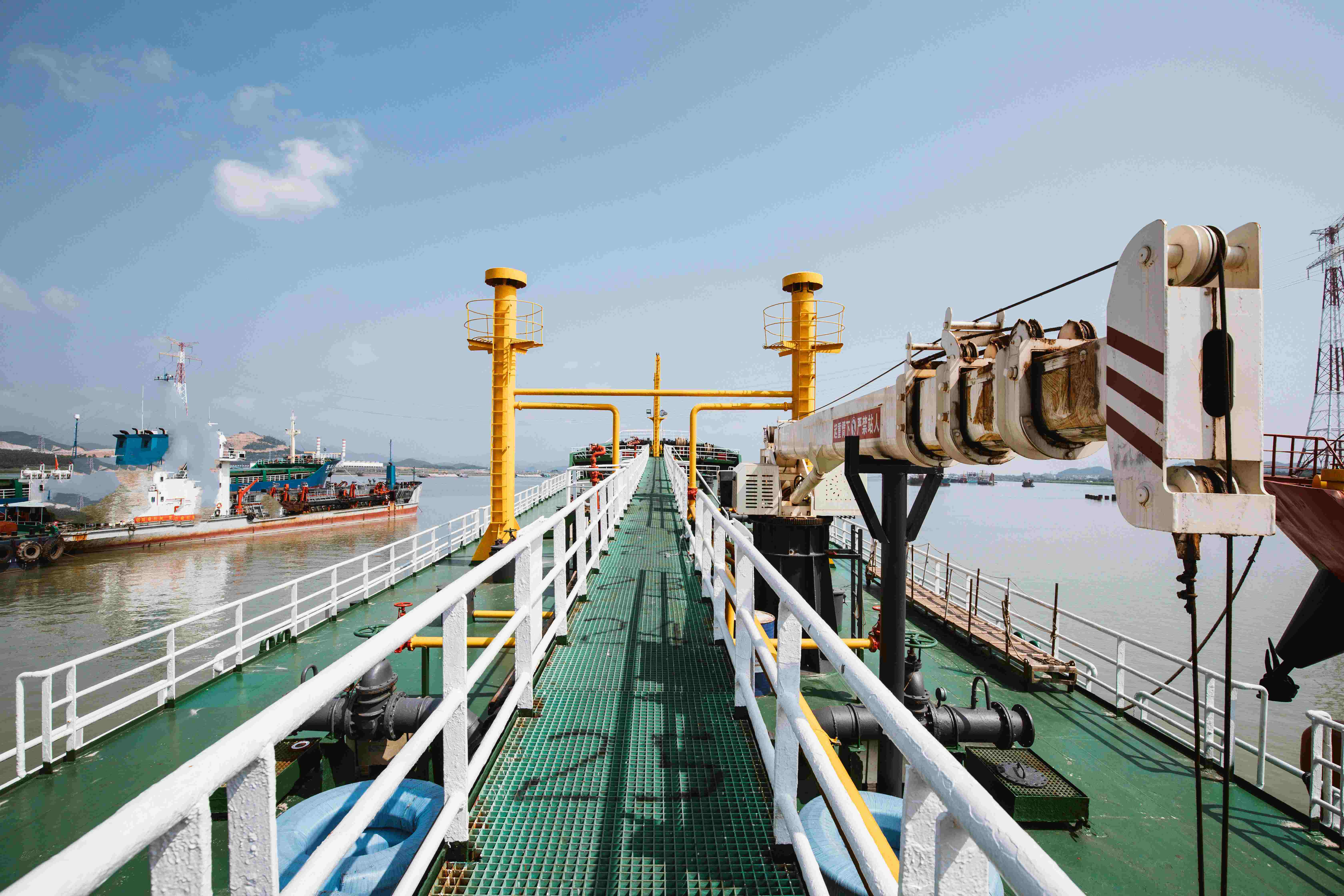 出售4600吨成品油船