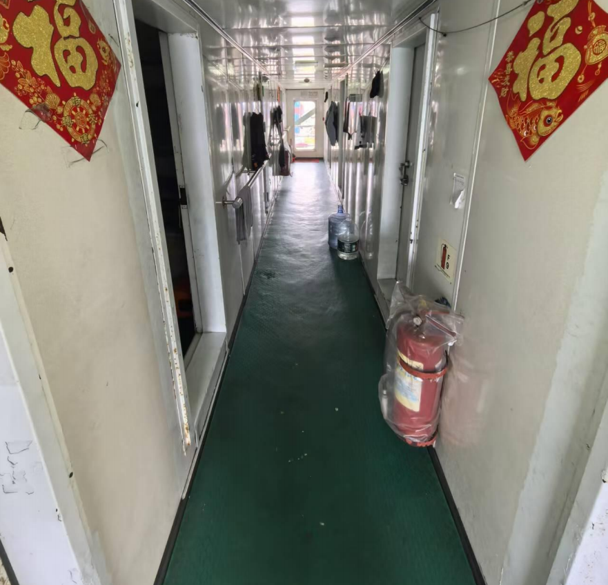 出售1216箱集装箱船