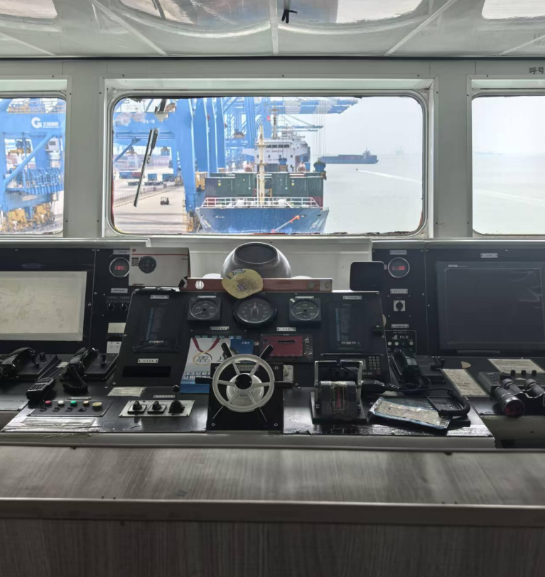 出售1216箱集装箱船