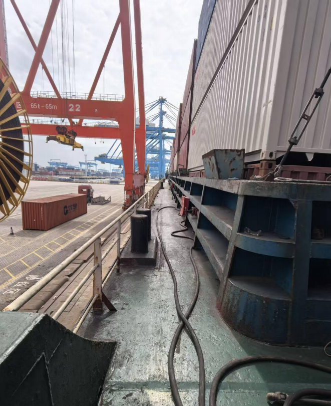 出售1216箱集装箱船