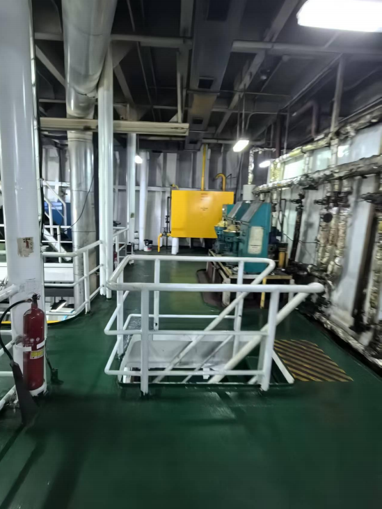 出售1216箱集装箱船