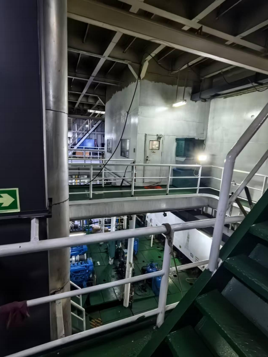 出售1216箱集装箱船